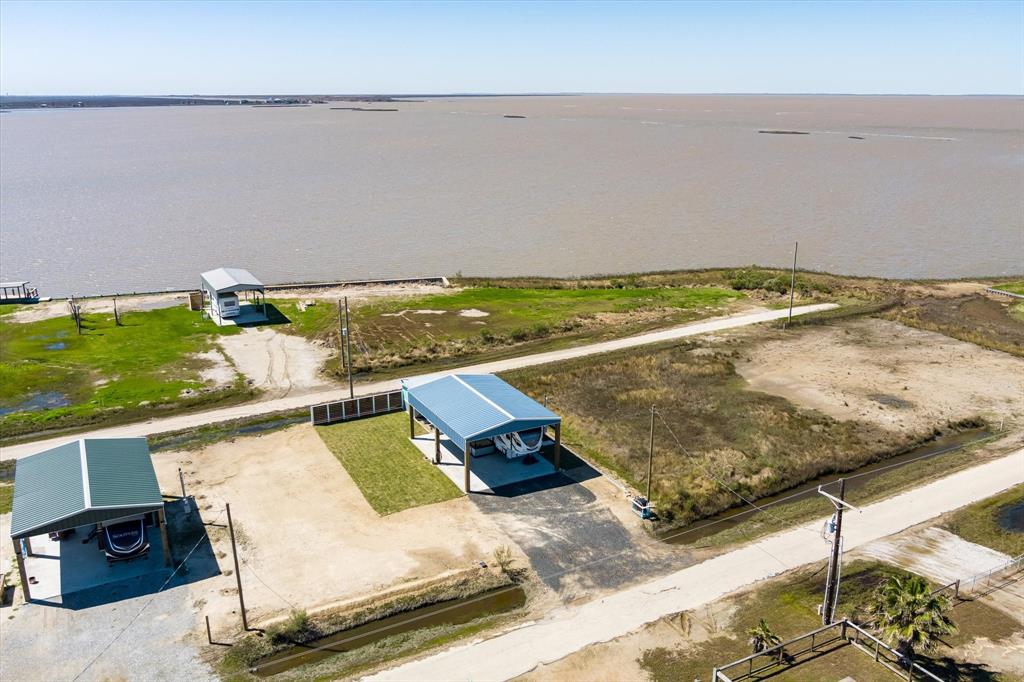 1137 Beach Front Drive, Gilchrist, Texas image 15