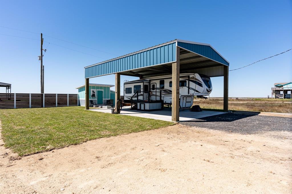 1137 Beach Front Drive, Gilchrist, Texas image 1