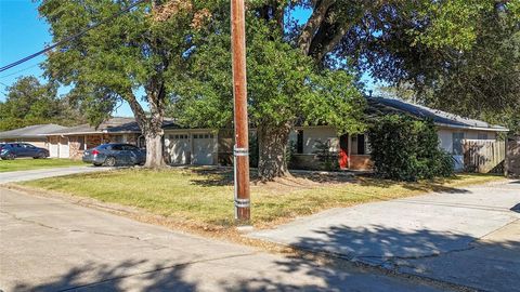 A home in Port Neches