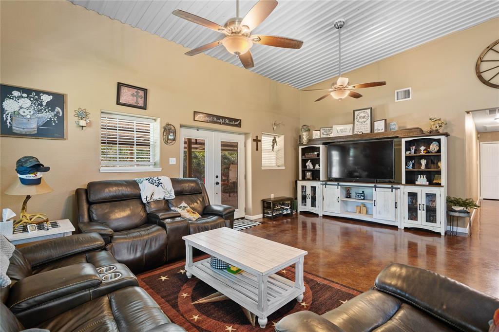17710 Oak Hills Drive, New Caney, Texas image 4