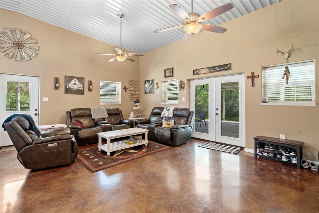 17710 Oak Hills Drive, New Caney, Texas image 5