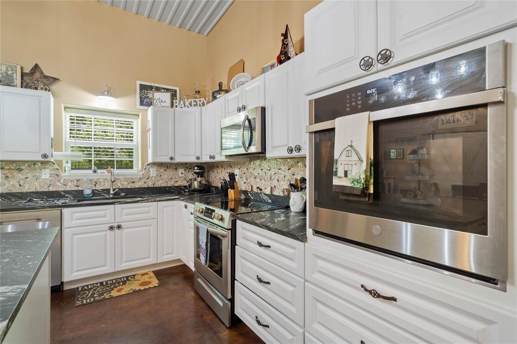 17710 Oak Hills Drive, New Caney, Texas image 10