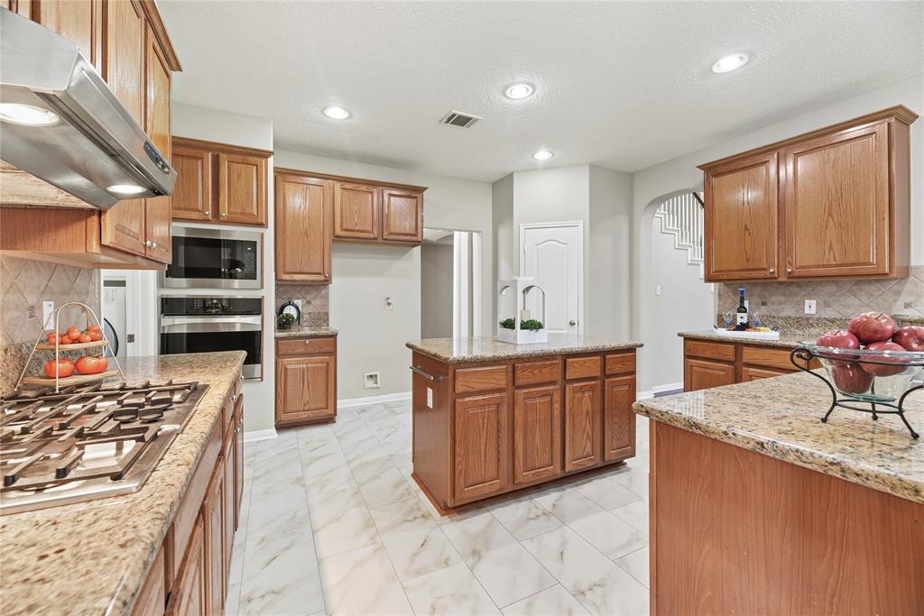 17406 Lonesome Dove Trail, Houston, Texas image 9