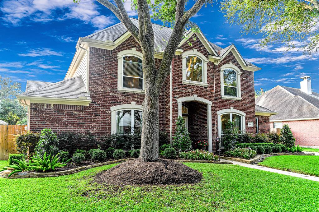 926 Burchton Drive, Sugar Land, Texas image 3