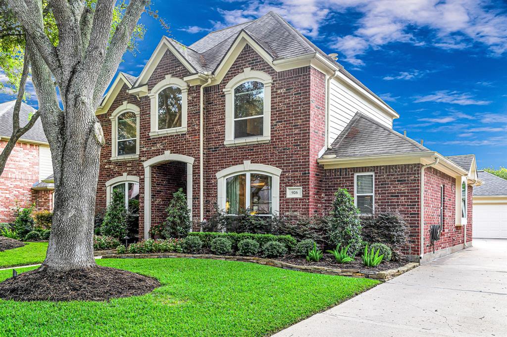 926 Burchton Drive, Sugar Land, Texas image 6
