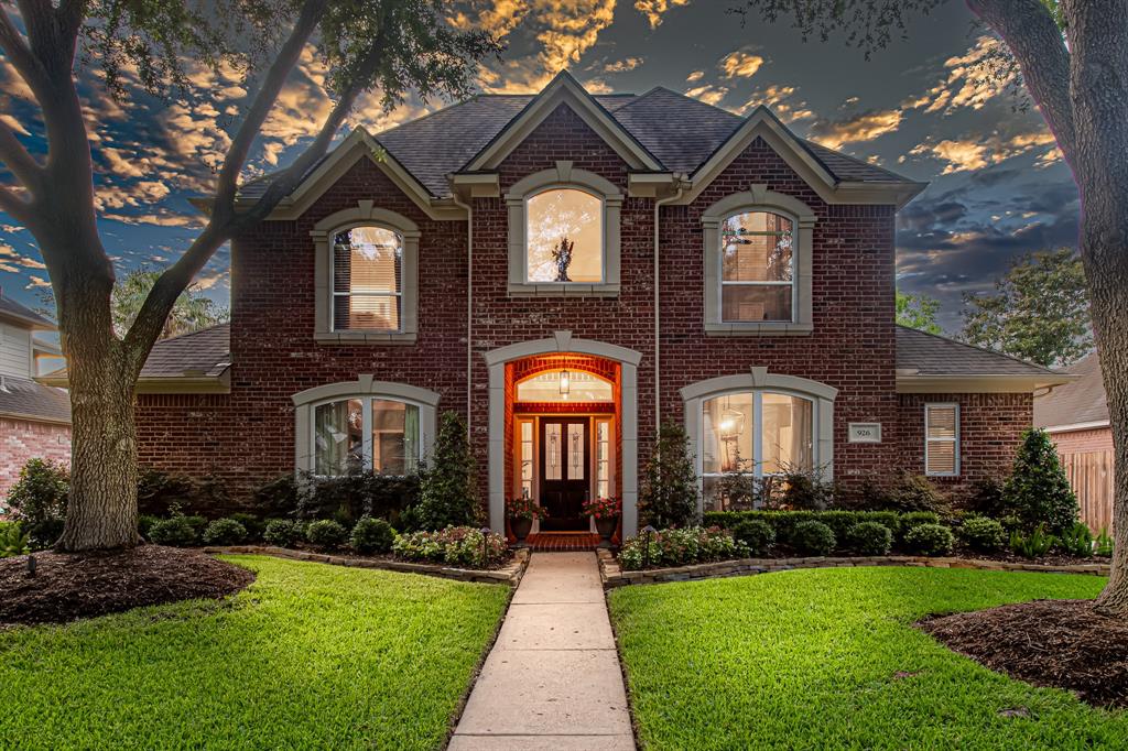 926 Burchton Drive, Sugar Land, Texas image 2