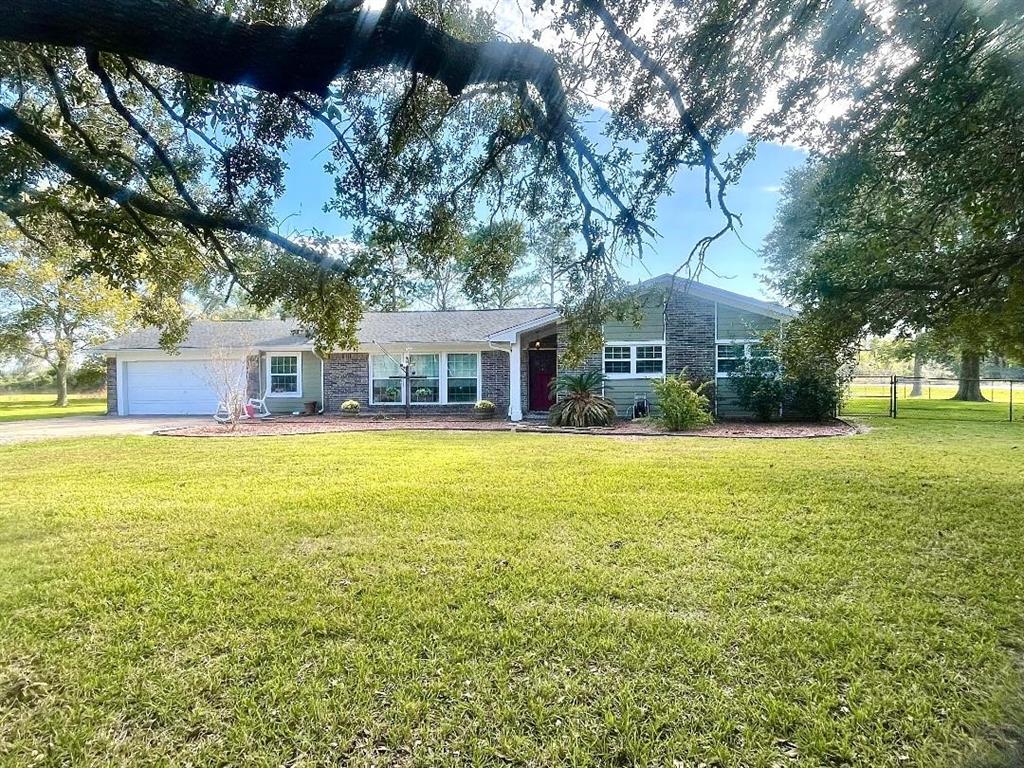 1013 Buccaneer Drive, Winnie, Texas image 1