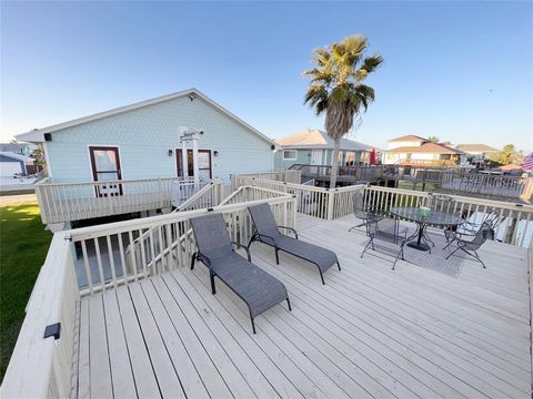 A home in Bayou Vista