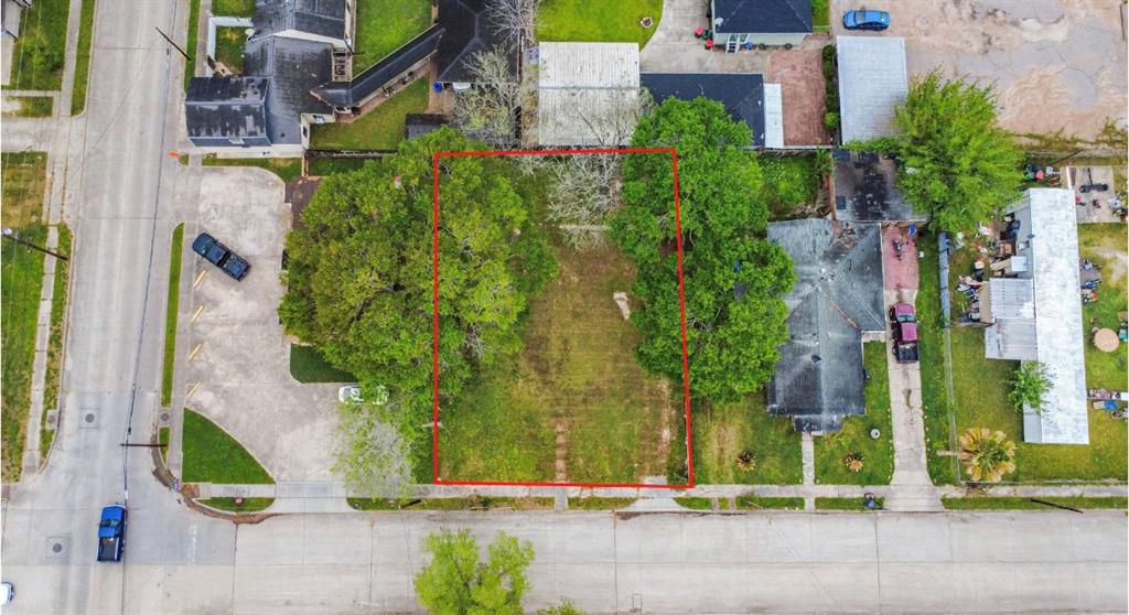 408 W Humble St, Baytown, Texas image 2