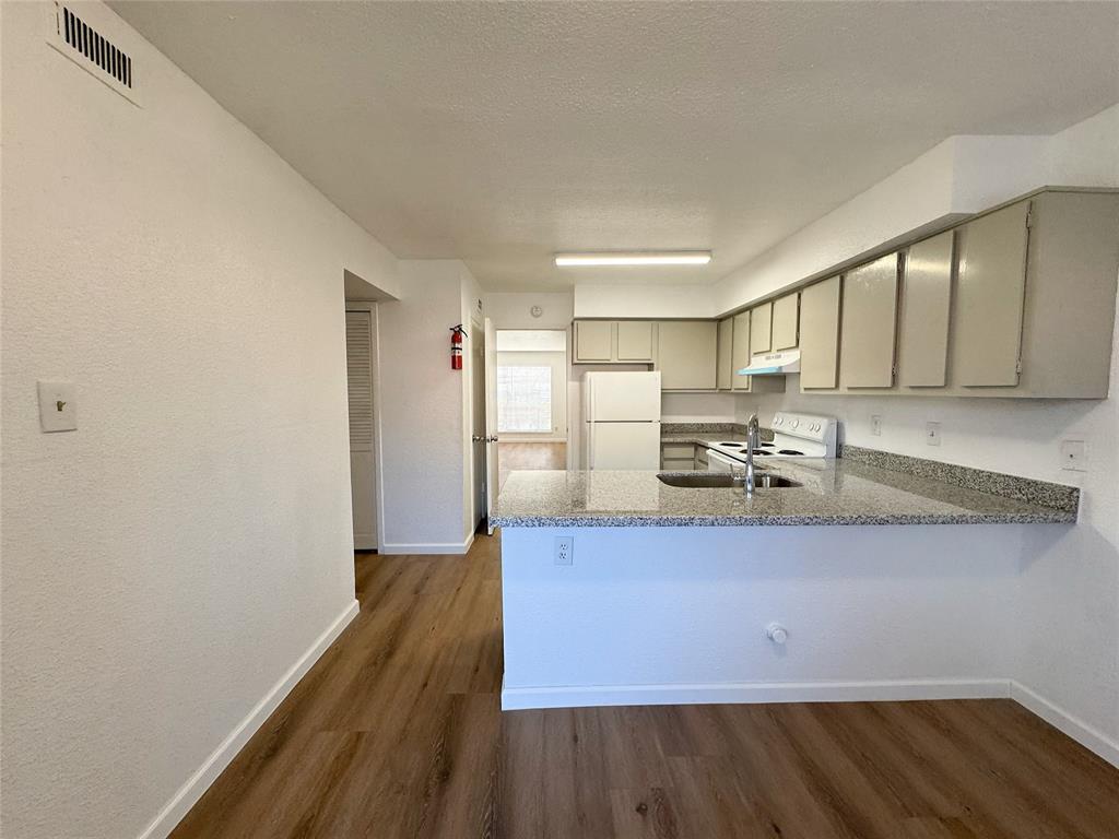 9201 Clarewood Drive #10, Houston, Texas image 3