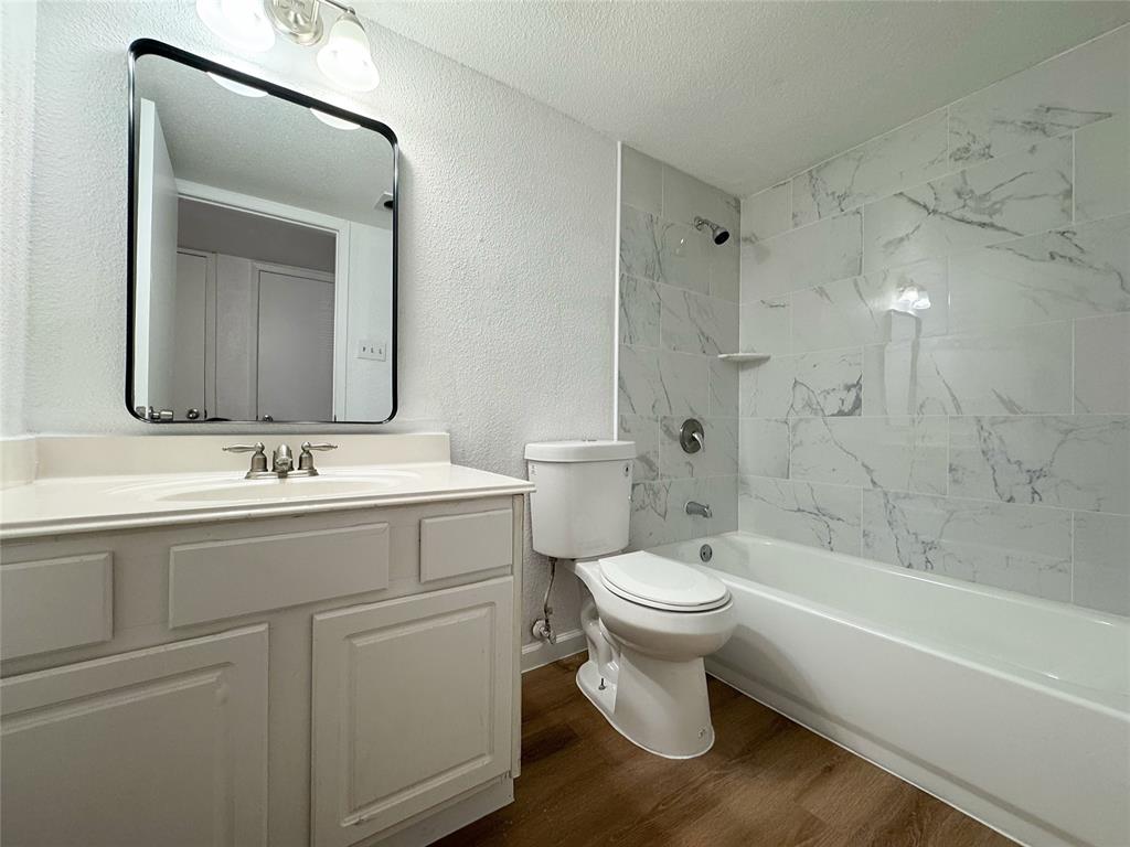 9201 Clarewood Drive #10, Houston, Texas image 16