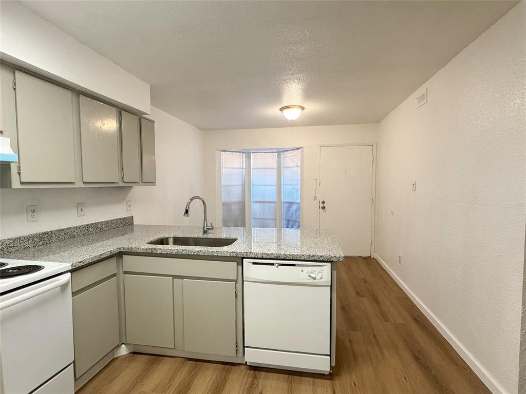 9201 Clarewood Drive #10, Houston, Texas image 6