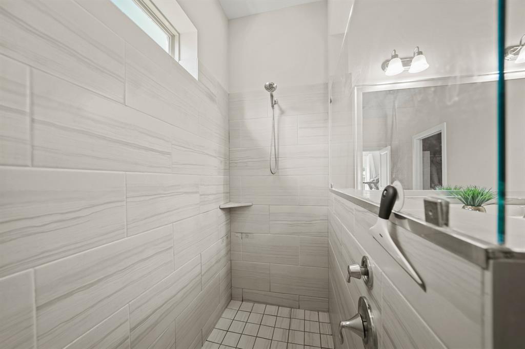 8026 Silverspot Lane, Missouri City, Texas image 22