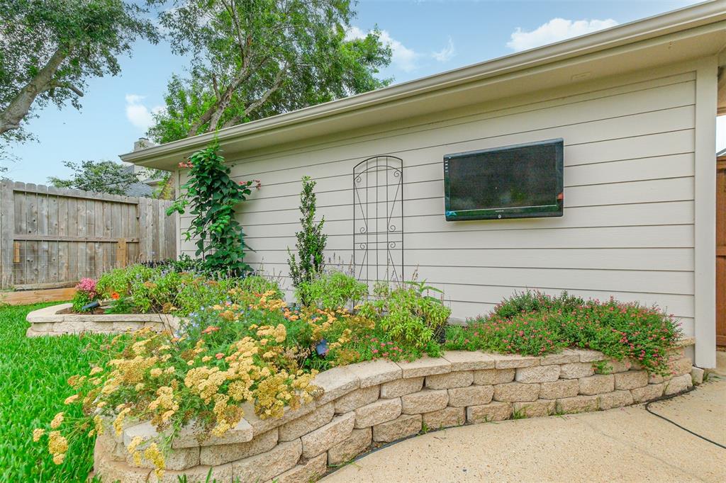 2433 La Rochelle Court