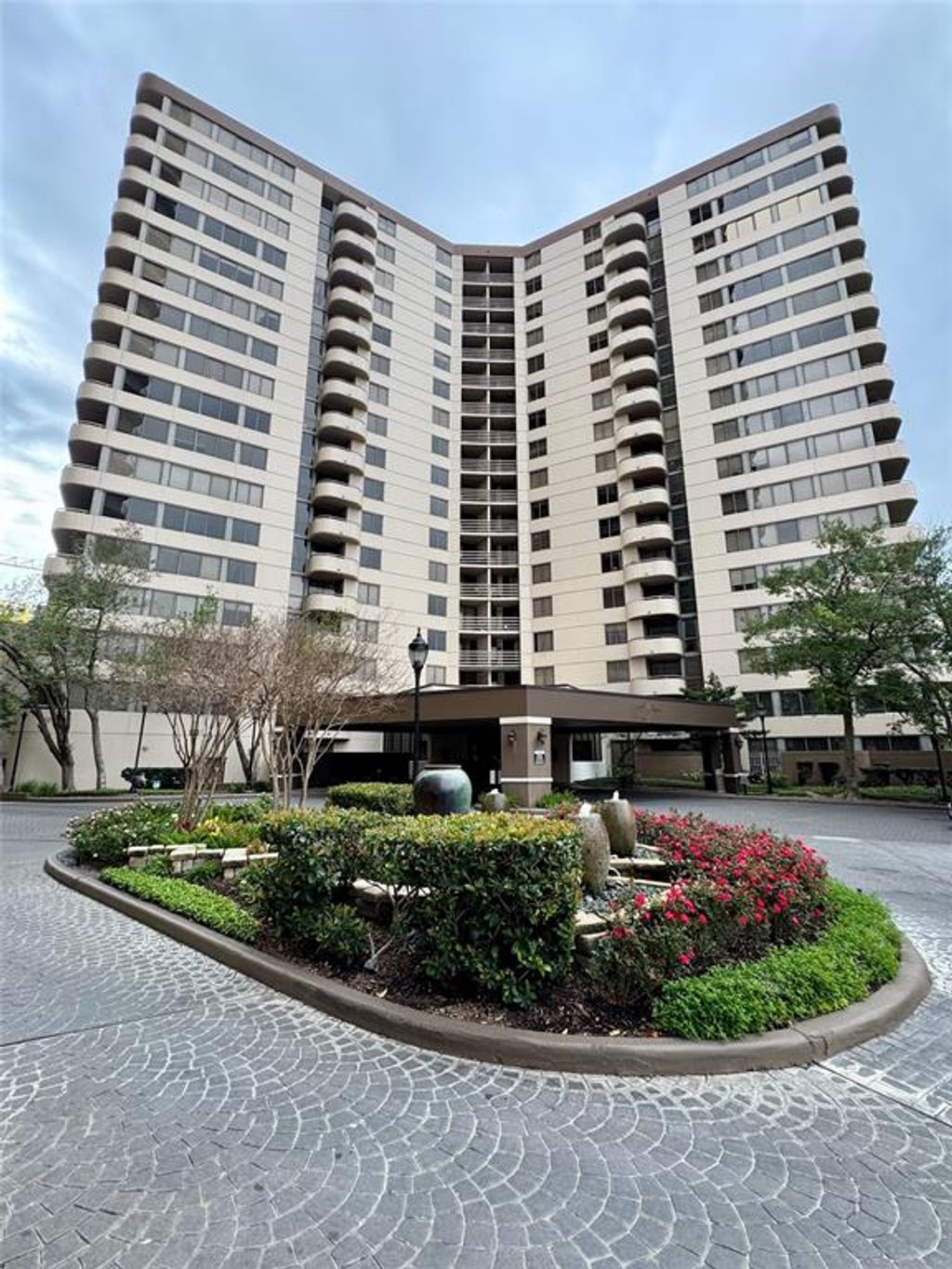 listing image 0