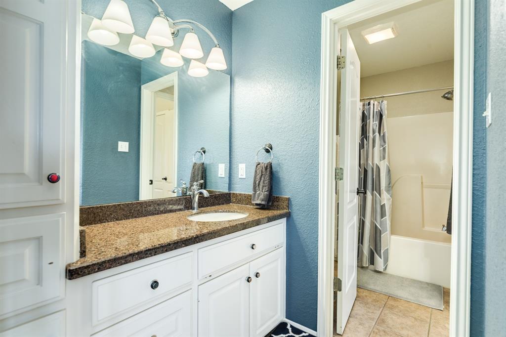 206 Cherrywood Drive, Lake Jackson, Texas image 38