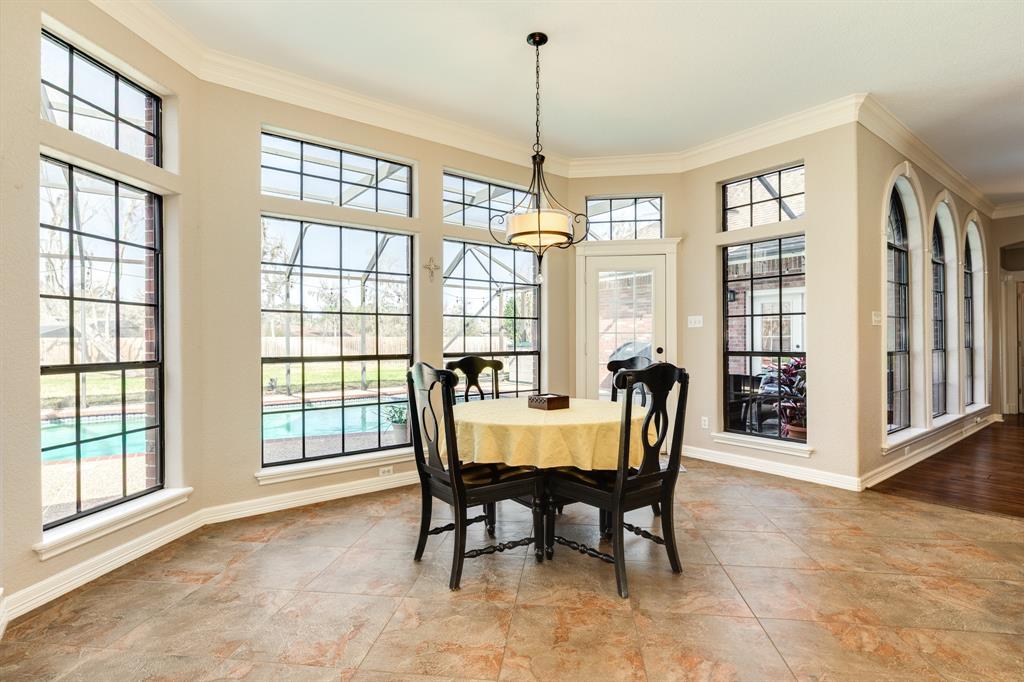 206 Cherrywood Drive, Lake Jackson, Texas image 6