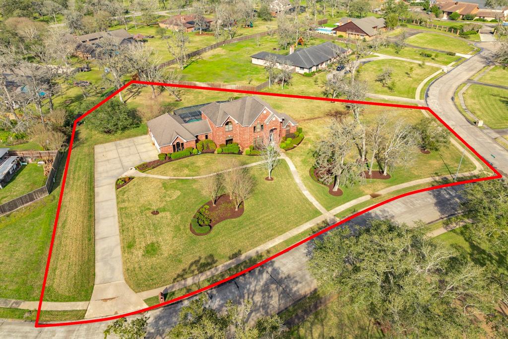 206 Cherrywood Drive, Lake Jackson, Texas image 7