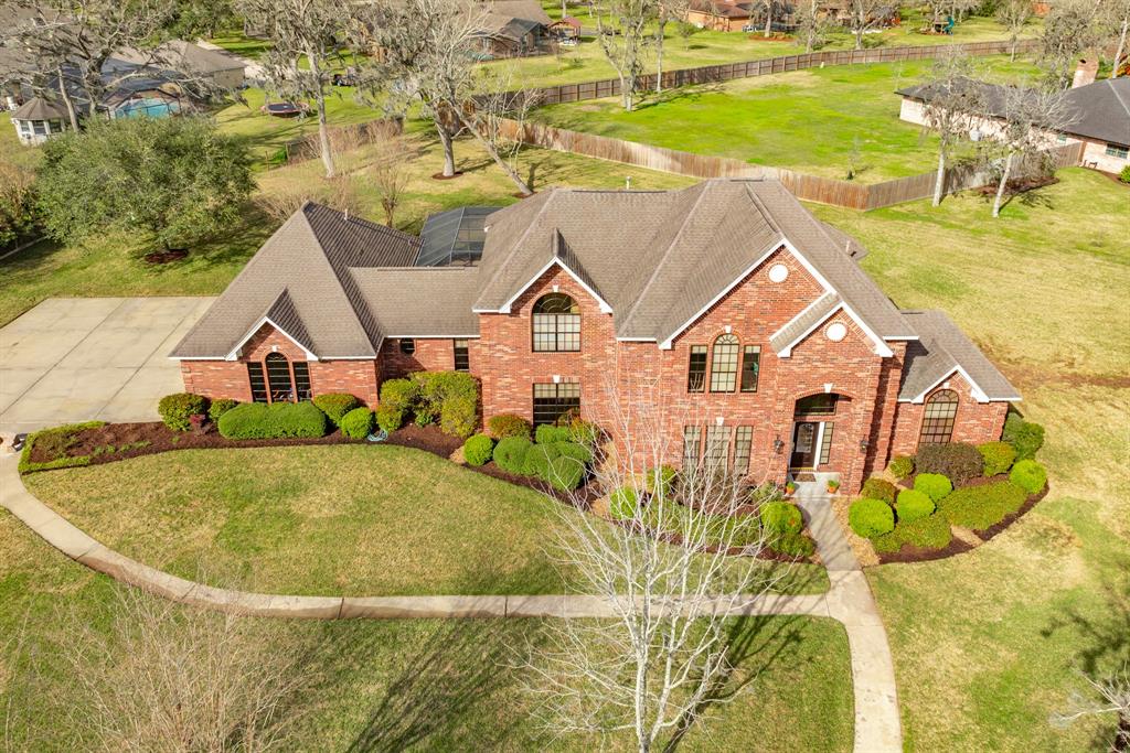 206 Cherrywood Drive, Lake Jackson, Texas image 10