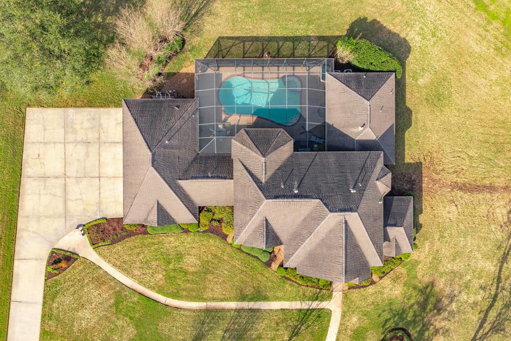 206 Cherrywood Drive, Lake Jackson, Texas image 8