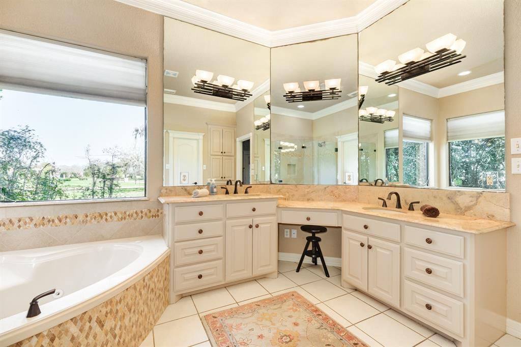 206 Cherrywood Drive, Lake Jackson, Texas image 33