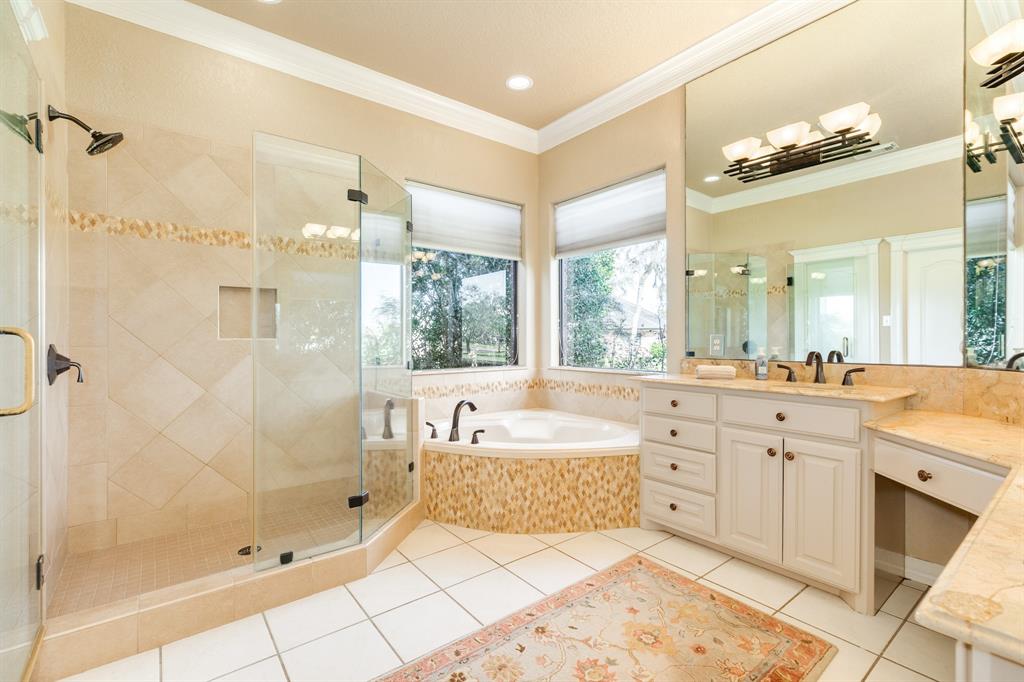 206 Cherrywood Drive, Lake Jackson, Texas image 32