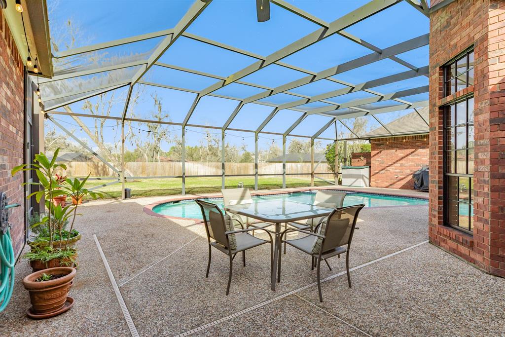 206 Cherrywood Drive, Lake Jackson, Texas image 47