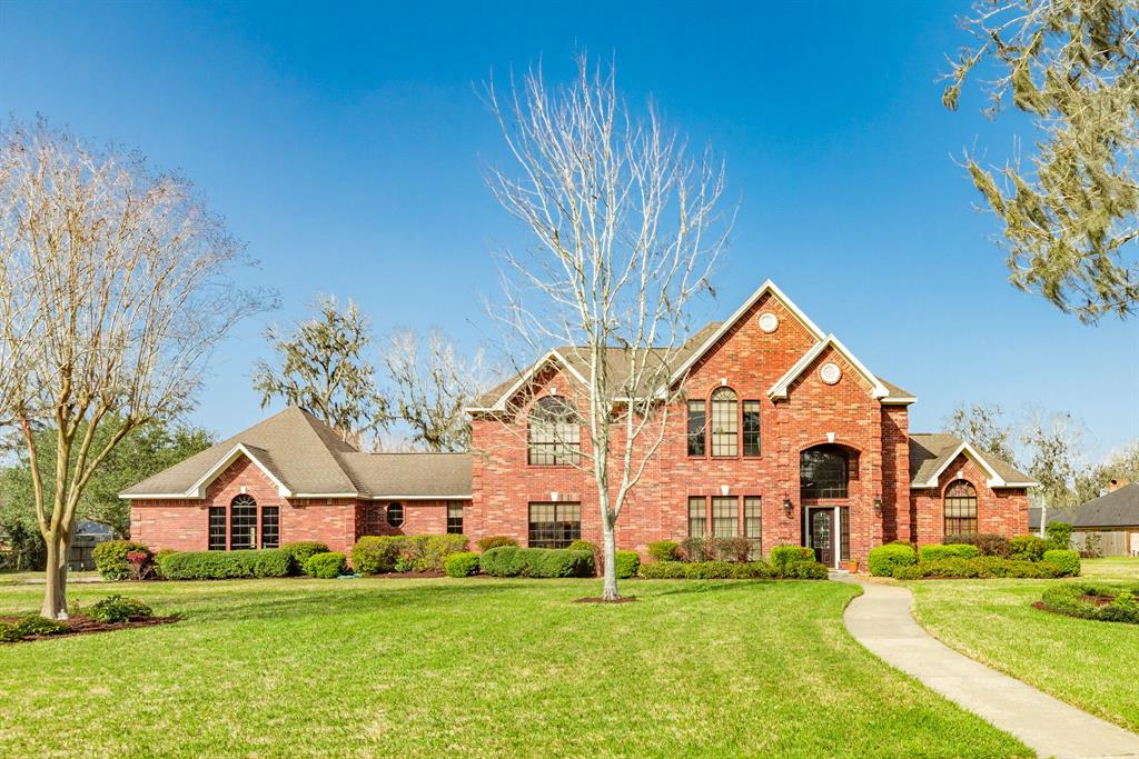 206 Cherrywood Drive, Lake Jackson, Texas image 1