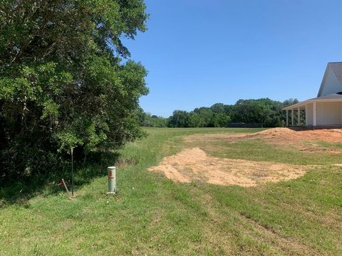 Photo of 1031 Mill Road, Angleton, TX 77515 (MLS # 60260987)