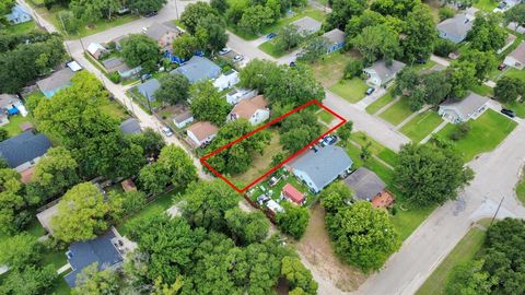 Photo of 111 6th Avenue N, Texas City, TX 77590 (MLS # 84382919)