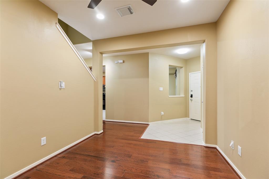 2919 Meadowglen Crest, Houston, Texas image 5