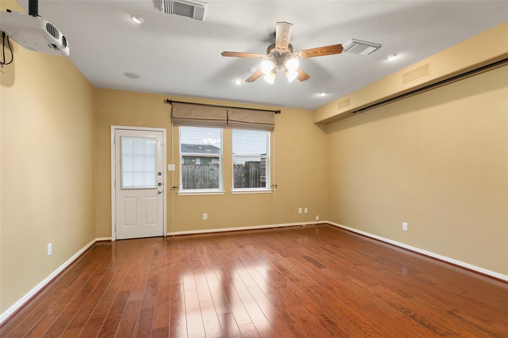 2919 Meadowglen Crest, Houston, Texas image 12