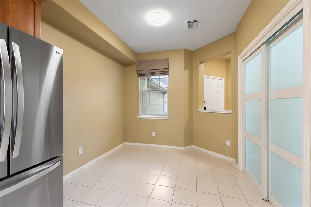 2919 Meadowglen Crest, Houston, Texas image 10