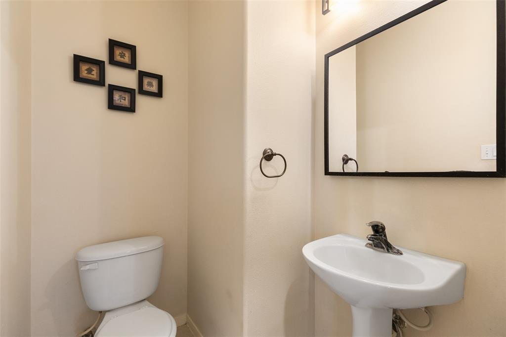 2919 Meadowglen Crest, Houston, Texas image 16