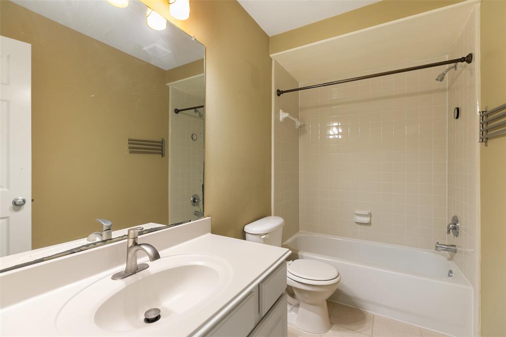 2919 Meadowglen Crest, Houston, Texas image 26