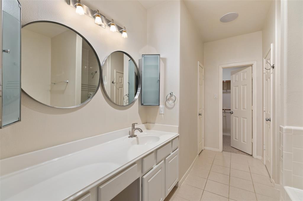 2919 Meadowglen Crest, Houston, Texas image 19