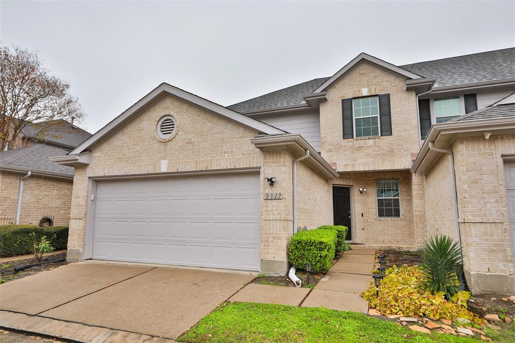 2919 Meadowglen Crest, Houston, Texas image 1