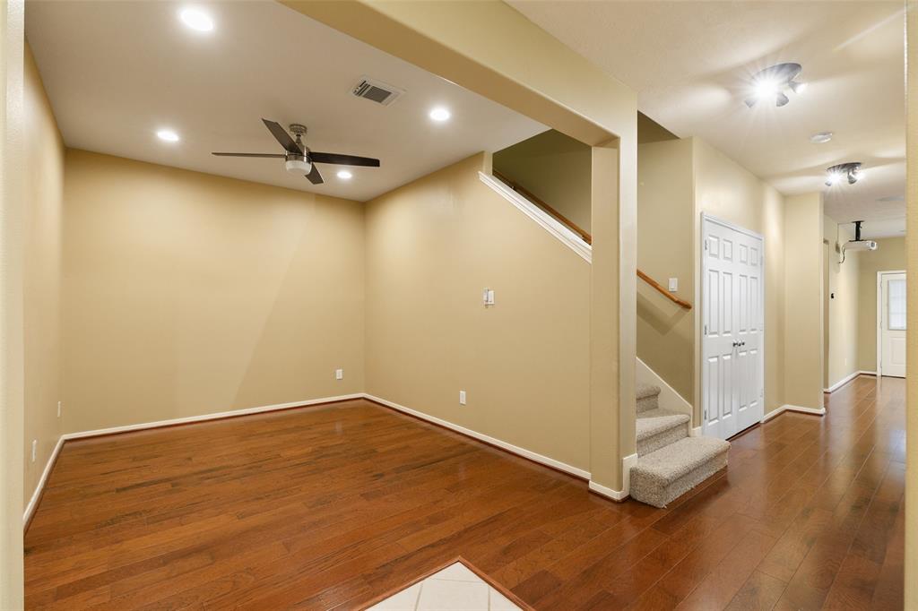 2919 Meadowglen Crest, Houston, Texas image 3