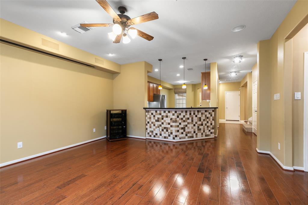 2919 Meadowglen Crest, Houston, Texas image 14