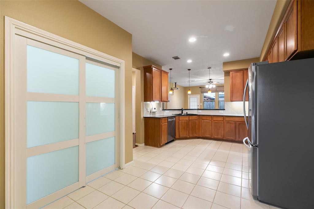 2919 Meadowglen Crest, Houston, Texas image 11