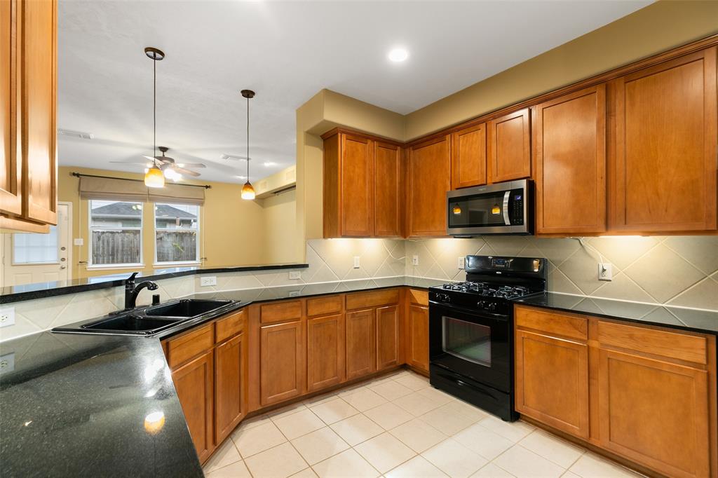 2919 Meadowglen Crest, Houston, Texas image 7