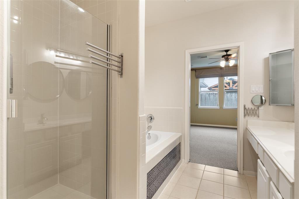 2919 Meadowglen Crest, Houston, Texas image 21