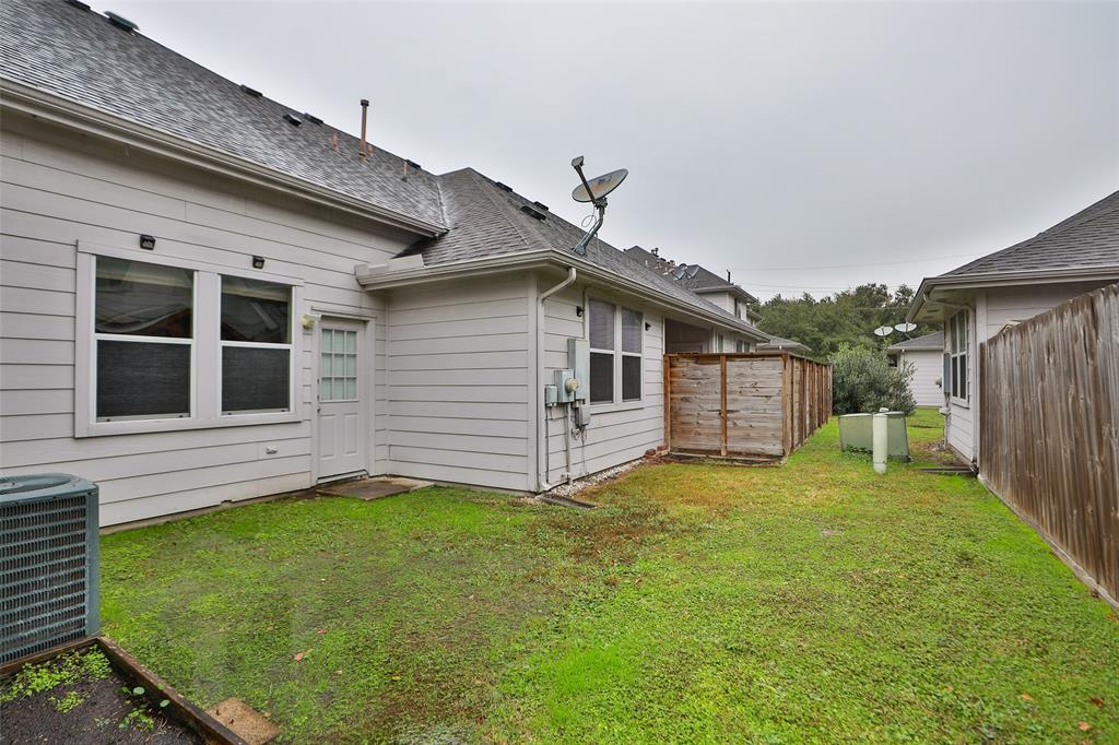 2919 Meadowglen Crest, Houston, Texas image 29