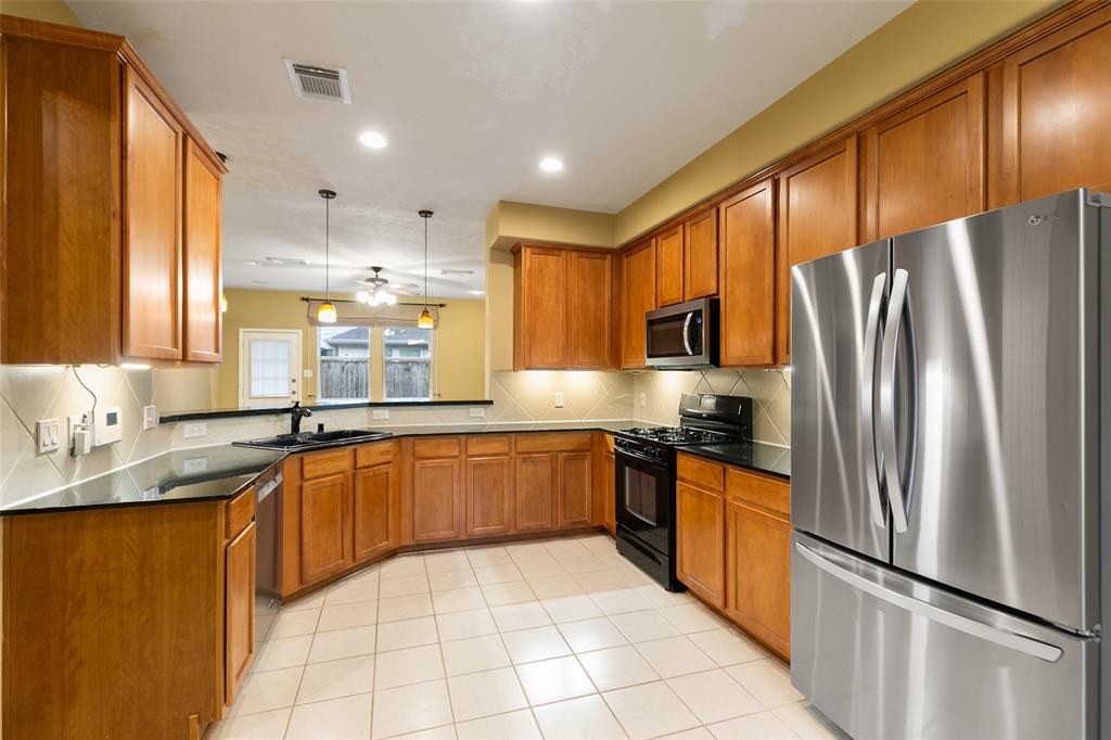 2919 Meadowglen Crest, Houston, Texas image 6