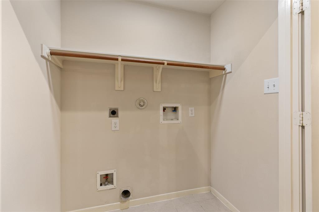 2919 Meadowglen Crest, Houston, Texas image 15