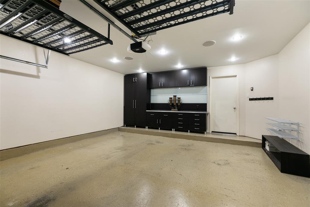 2919 Meadowglen Crest, Houston, Texas image 27
