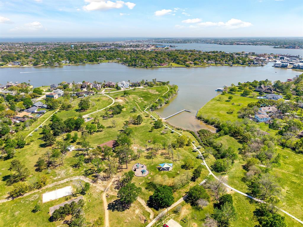 907 Live Oak Lane, Seabrook, Texas image 48