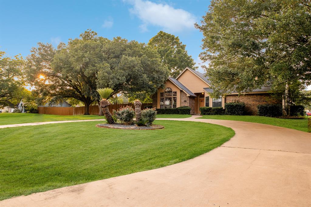 3000 Creekside Drive, Brenham, Texas image 1