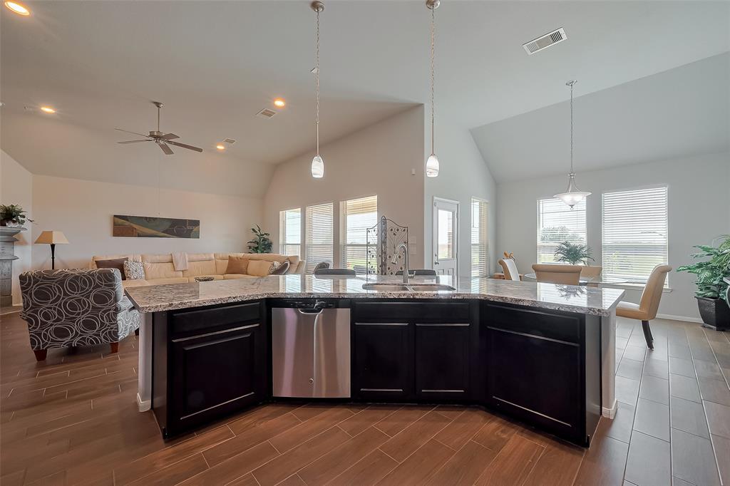 7502 Tejas Lakes Trail, Needville, Texas image 18