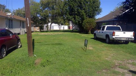 Photo of 9237 E Avenue P, Houston, TX 77012 (MLS # 62028163)